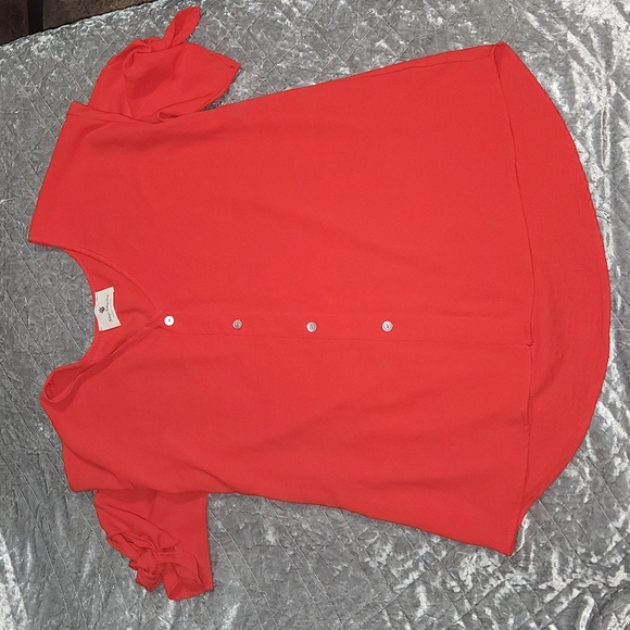 Betsy's Boutique Shop Red Short Sleeve with Bows Button Down V- Neck Top. - Picture 7 of 9